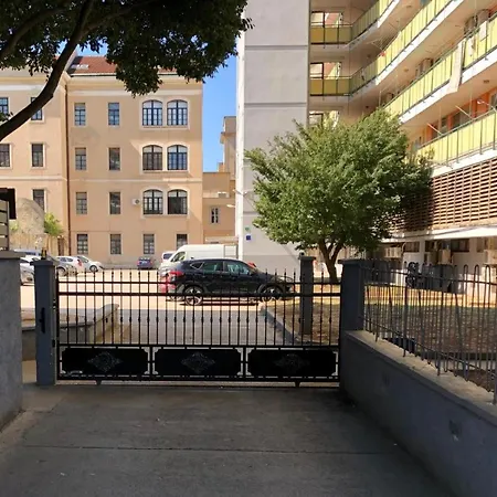 Harbour-apartment With Sea View And Parking Spot بولا