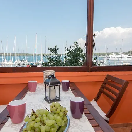 Apartament Harbour-apartment With Sea View And Parking Spot Pula
