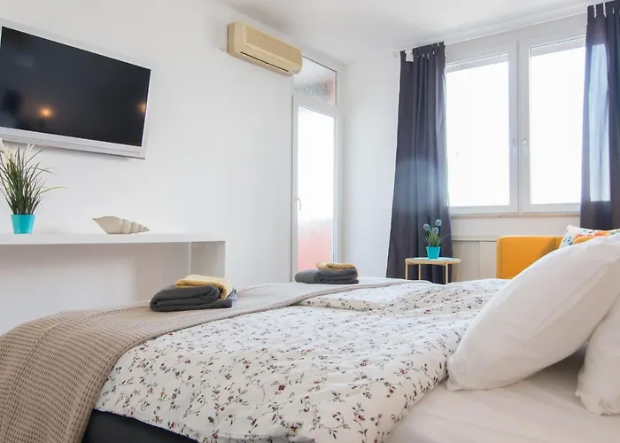 Harbour-apartment With Sea View And Parking Spot * Pula